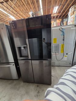 LG
36 Inch Freestanding Side by Side Smart Refrigerator with 27.1 Cu. Ft. Total Capacity, Edge-to-Edge InstaView®, Dual Ice Maker, UVnano™ Dispenser, 