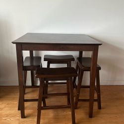 Wooden Pub Table With 4 Stools