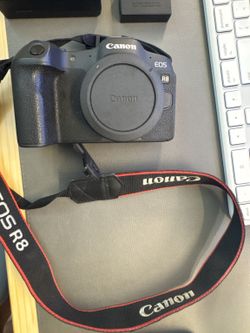 Canon EOS R8 Camera Bundle - 10,089 Shutter Count