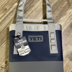 Yeti CAMINO 20 CARRYALL TOTE BAG for Sale in San Antonio TX