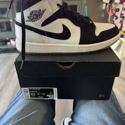 Jordan 1 Mid
