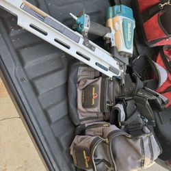 Makita Pneumatic Framing Gun And Bags 
