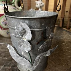 Small Vintage Decorative Galvanized Pail. Would be cute with a plant in it.