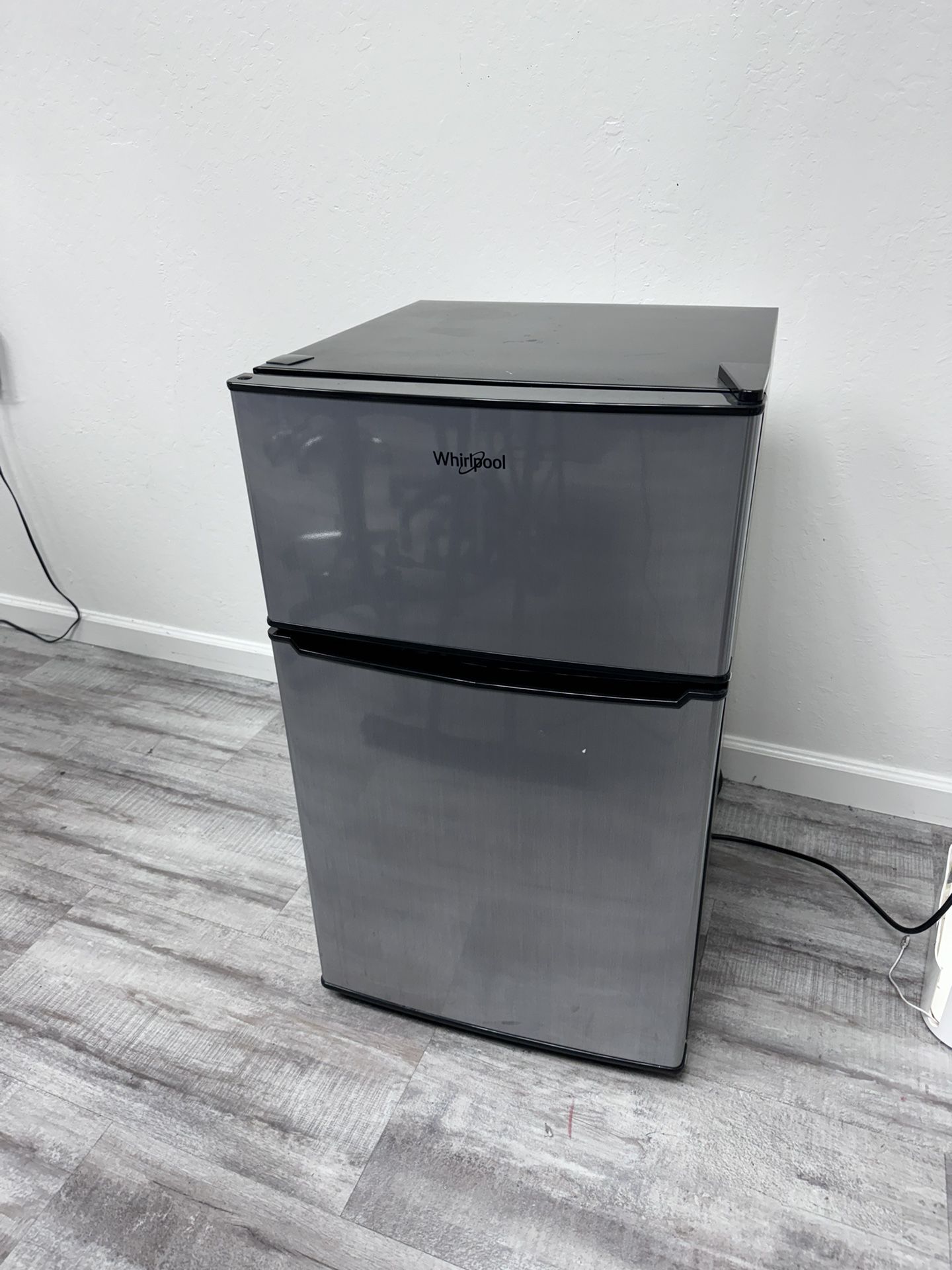 Whirlpool 3.1-cu.-ft. 2 Door Compact Refrigerator/Freezer Stainless $100 FIRM