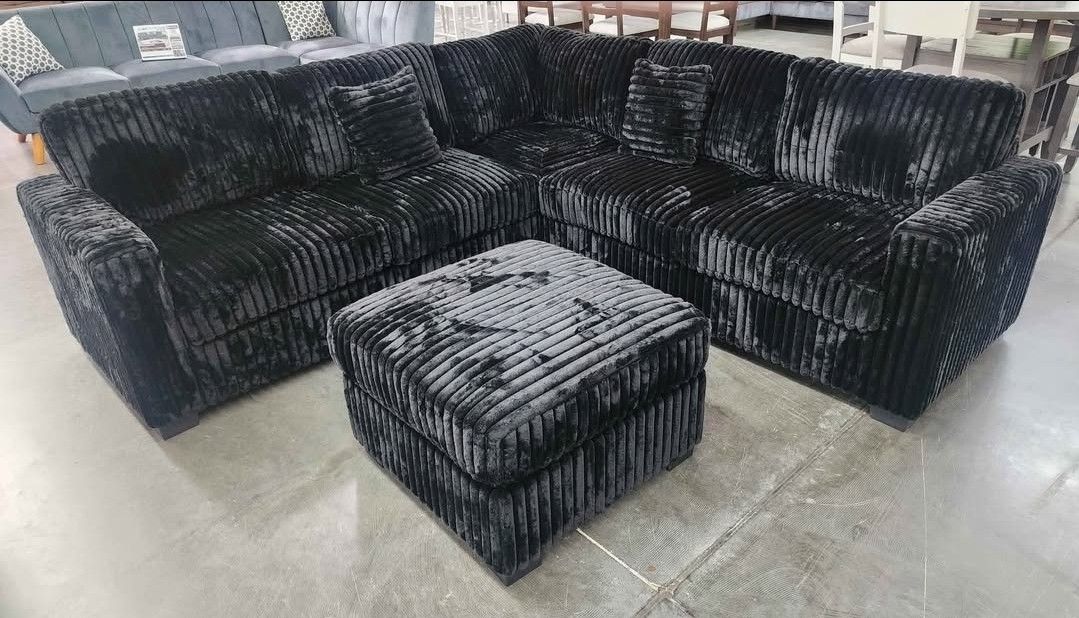 BRAND NEW 4PC SECTIONAL SOFA SET WITH OTTOMAN AND ACCENT PILOWS INCLUDED $549