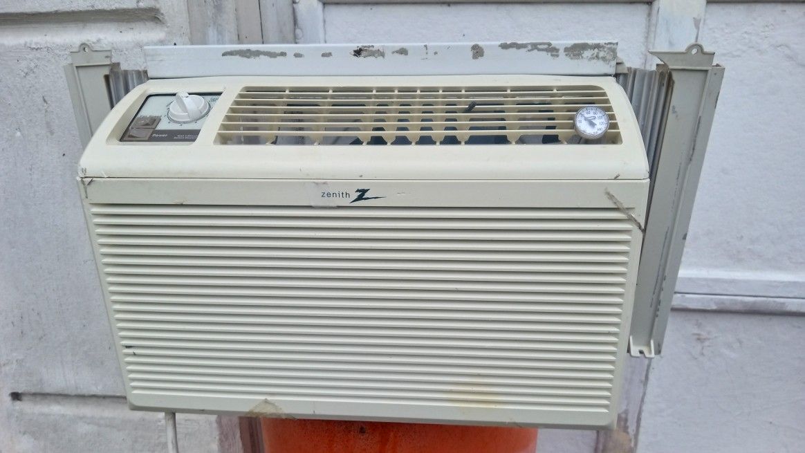 5000 BTU Window AC WORKS PERFECT