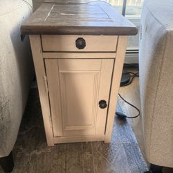2 End Tables 
