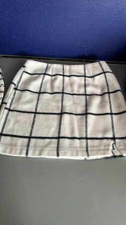 Lulus white and black checkered skirt