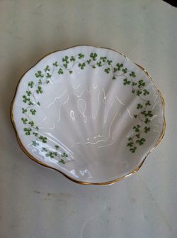 Royal Tara Fine Bone China Made in Galway Ireland Green Leaf Clover Dish with 24kt Gold Trim