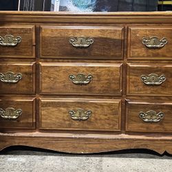 Dresser With Detachable Mirror