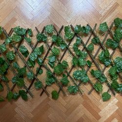 Faux Ivy Privacy Wall   Expands To 36”