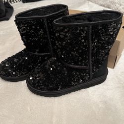 UGGS BOOTS KIDS SIZE 2.  