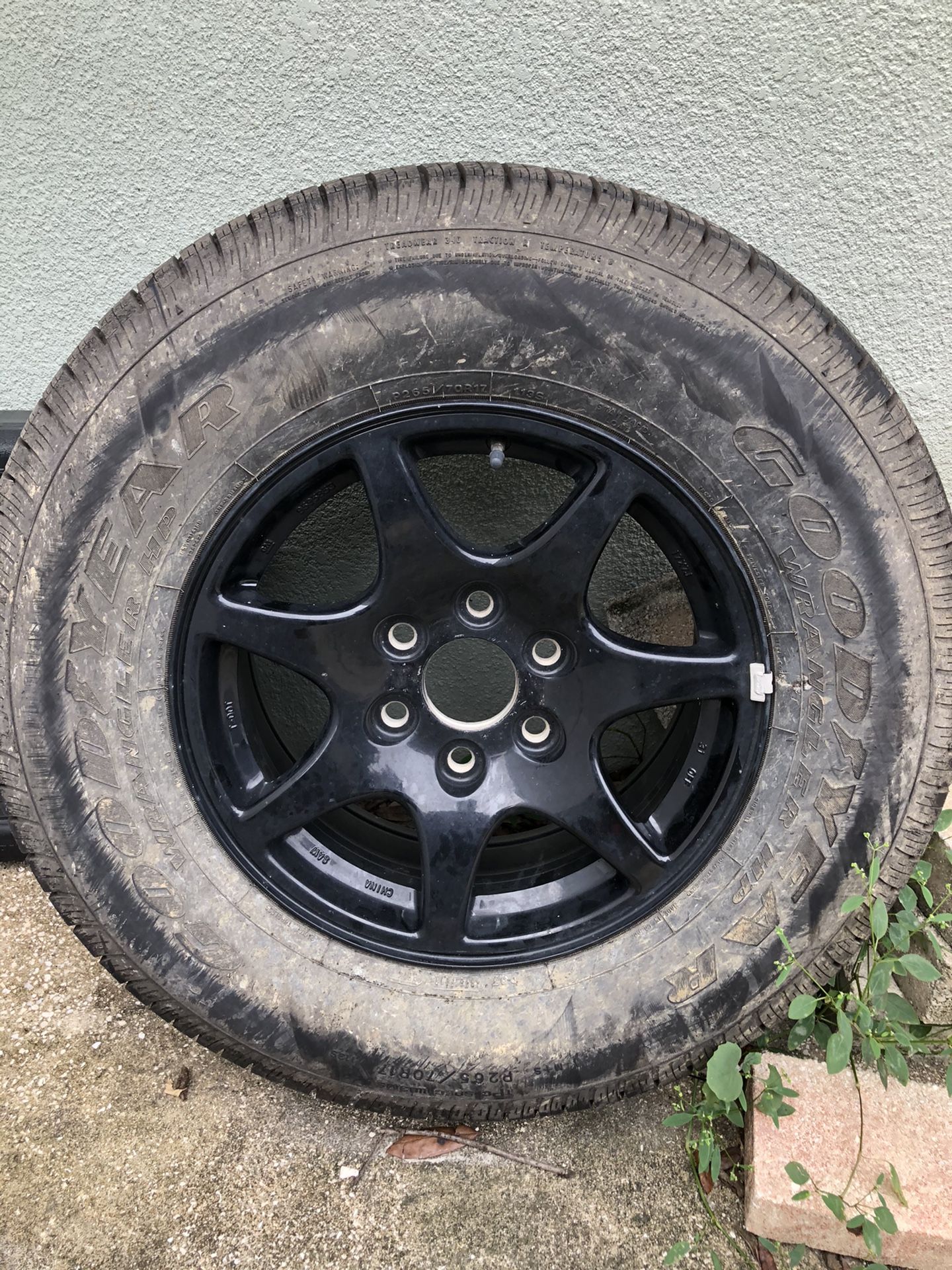 Rim and Tire 265x70x17