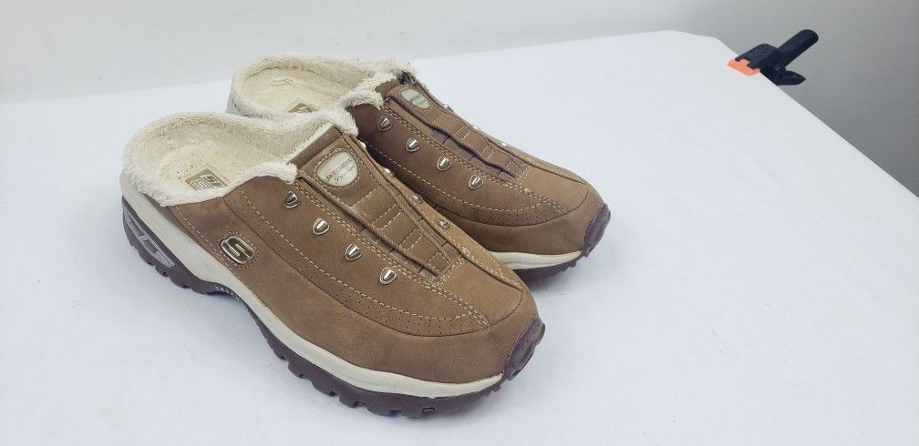 Skechers Women's Size 8 Sport Slip-Ons Mules Camel Faux Fur Lined Clog 11302