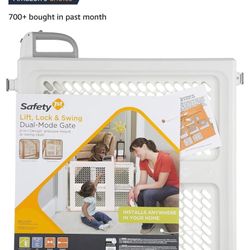 Safety 1st Pressure Mount Lift, Lock and Swing Gate, Fits Spaces Between 28" and 42" Wide NEW 