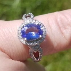 Beautiful Tanzanite Ring, new, size 5/6