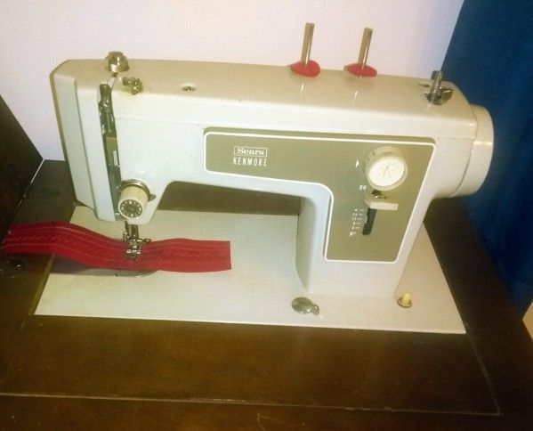 Vintage Sears Kenmore Sewing Machine 1970s