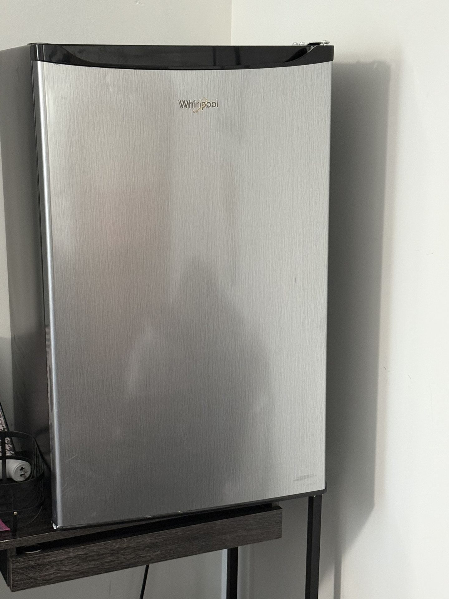 Whirlpool Mini fridge 