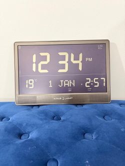 Beautiful 15” al fajr azan wall clock with brand new batteries. (MUST SELL TODAY)