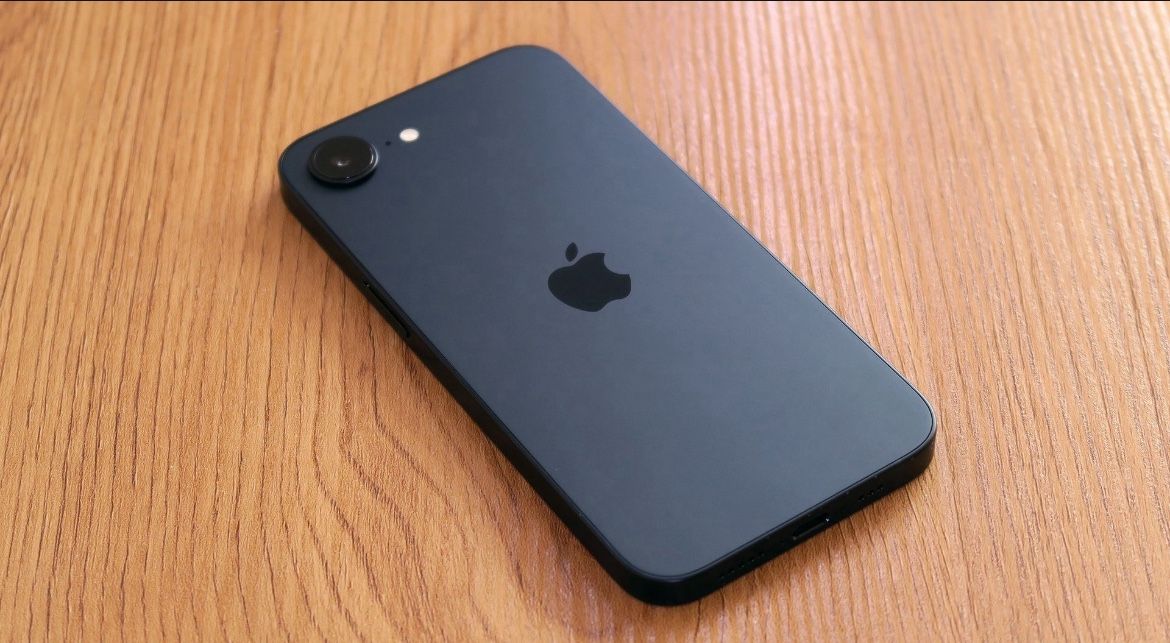 iPhone 16e - New Condition In Box For BOOST mobile