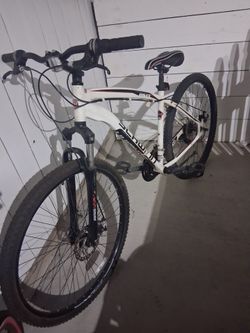 24 in  schwinn  mountain bike