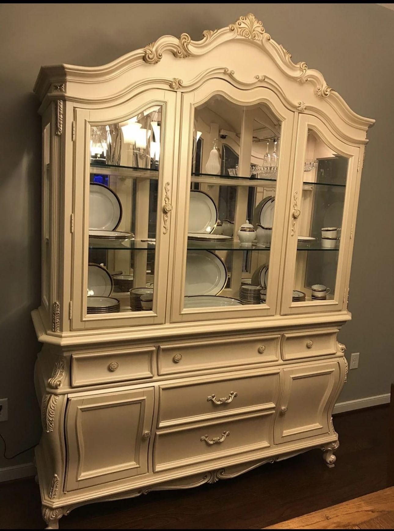 ACME Furniture Chantelle Pearl White Hutch and https://offerup.com/redirect/?o=QnVmZmV0Lmlt Taking The Best Offer.  