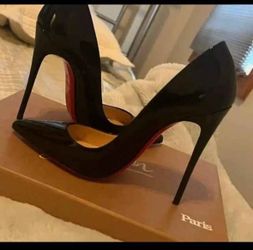 Woman’s Black Christian Louboutin Patent Leather Pumps 
