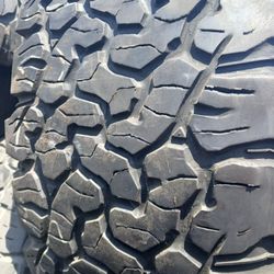 LT275/70R17 Bfgoodrich Ko2 Tires (2)
