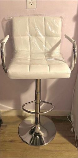 White Vanity Chair 👉$110 (New)👈