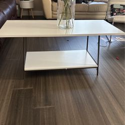 WHITE COFFEE TABLE.  GOOD CONDITION 