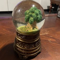 Taylor Swift Willow Snow Globe