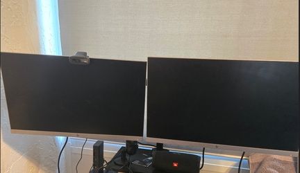 Qty 2 HP Monitors. Excellent condition