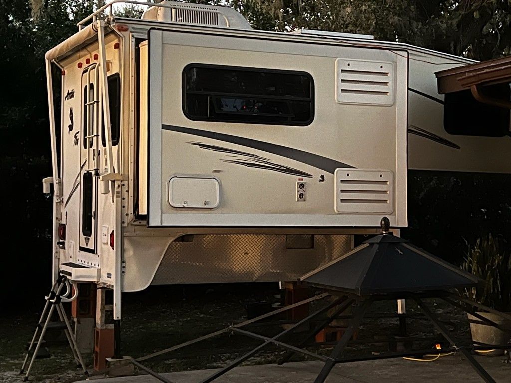 Artic Fox Truck Camper Modle860 for Sale in Miami, FL OfferUp