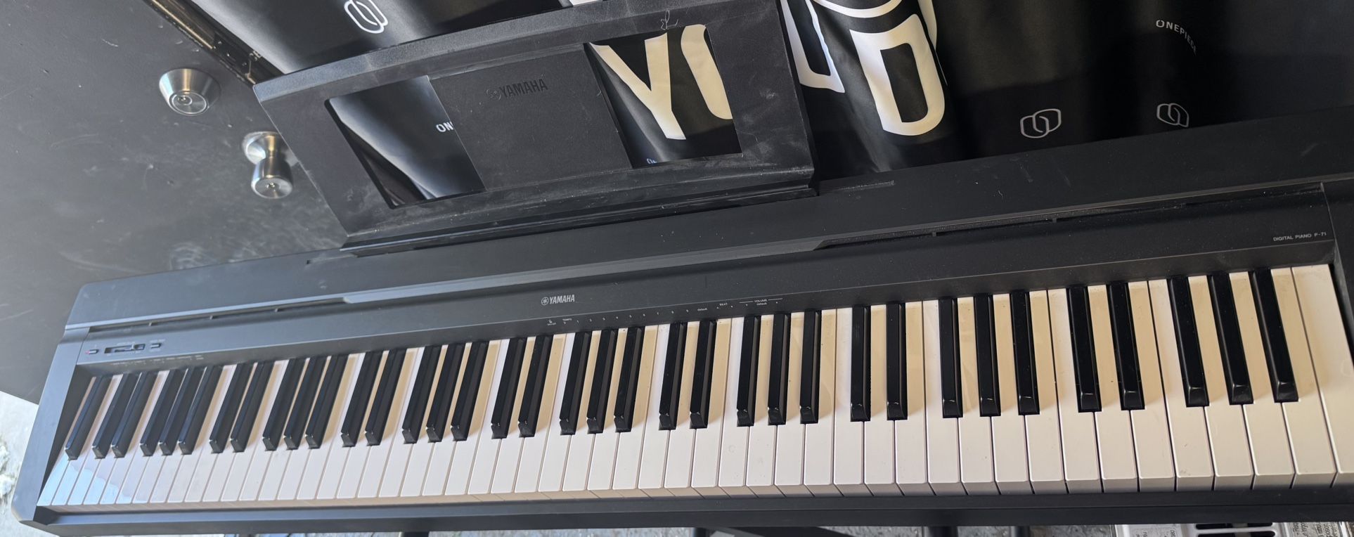 Yamaha P-71B Digital Piano