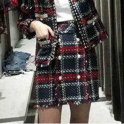 Zara Fringe Tweed Tartan Plaid Double Pearl Button Mini Skirt sz XS. Condition is "new with out tags” Shipped with USPS First Class. Invisible zipper