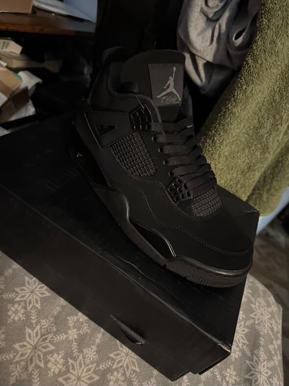 Air Jordan 4 Black Cats Size 10.5