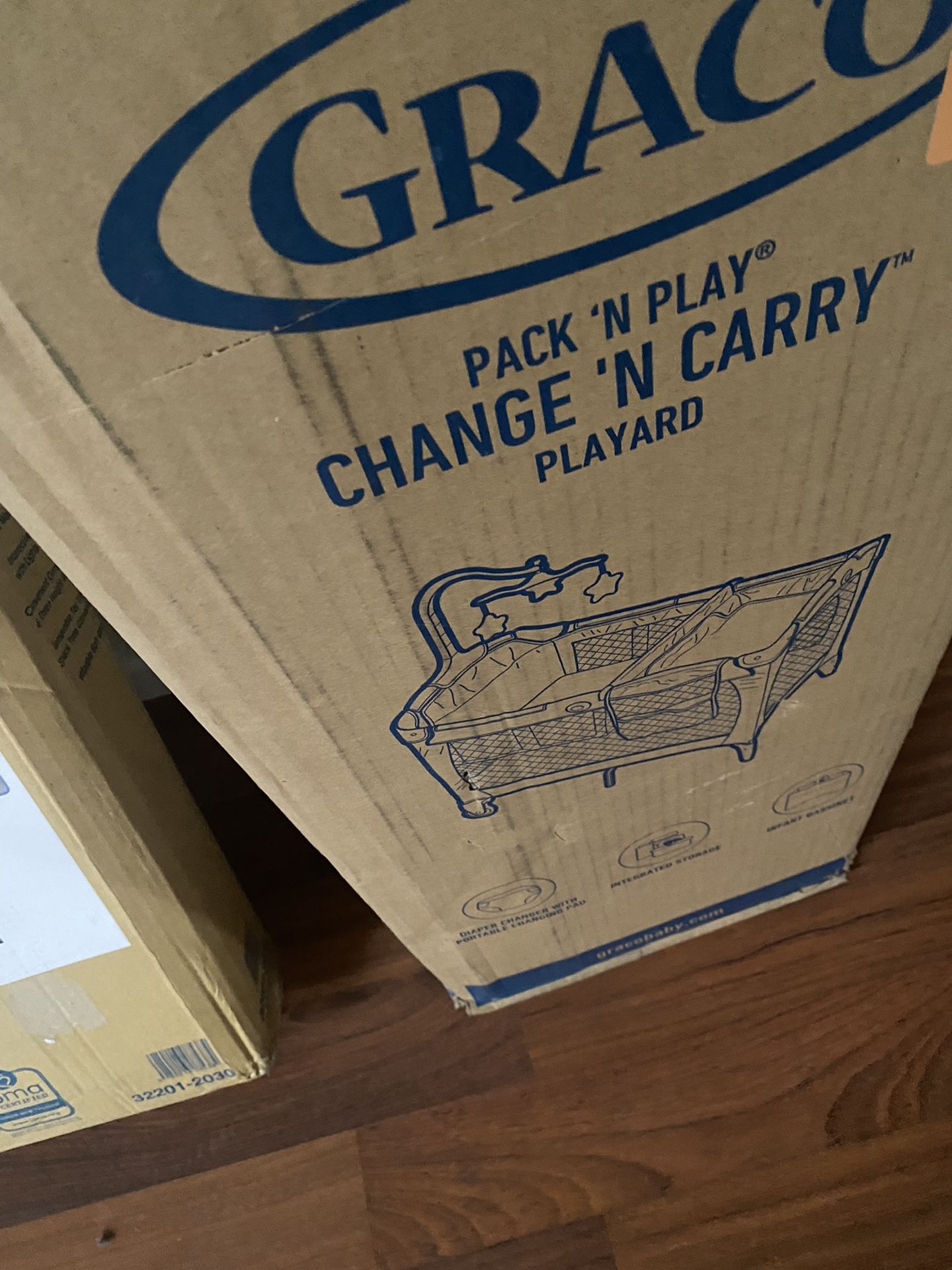 Pack N Play  Change N Carry