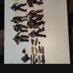 Huge Lot Of Gears Of War Action Figures