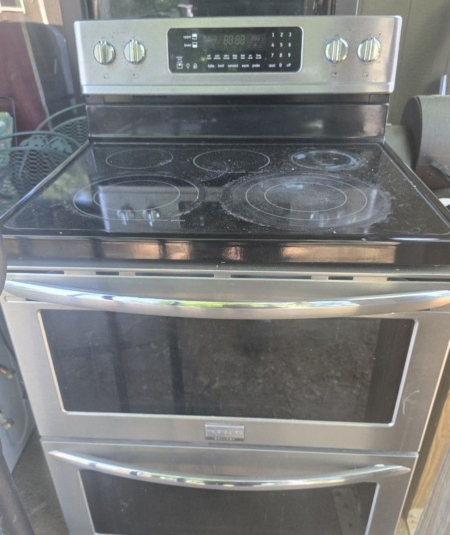 Electric Frigidaire Double Oven Stove