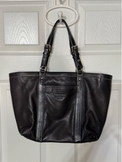 Large Coach Handbag Tote with Zipper