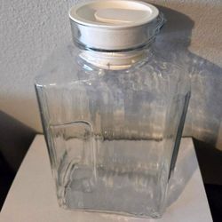 2L (2 qt) Clear Glass Cold Beverage Jug with the Lip & Plastic Lid