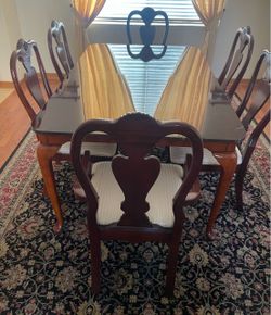 Estate Sale very gently used dinning room table and chairs & Sofa and chair