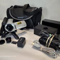 SONY Handycam DCR-SR45 Digital Video Camera Camcorder - 40x / 30GB / Nightshot W/ 2 batt/ charger/ t