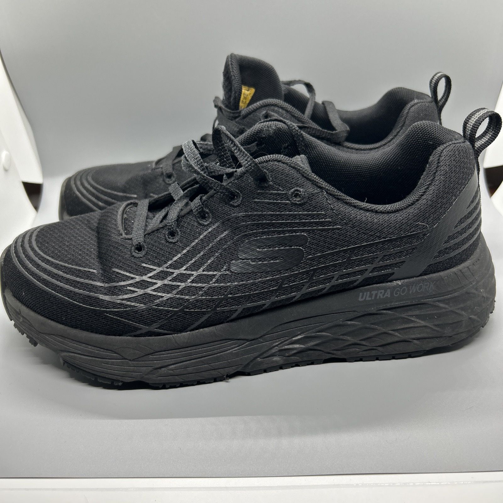 Sketchers Slip Resistant Work Shoes Size 9 men’s 7 women’s Memory Foam Black