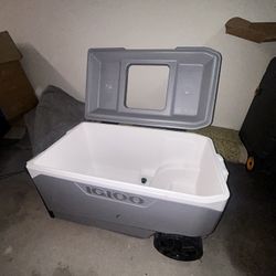 Igloo MaxCold Latitude 90 Cooler