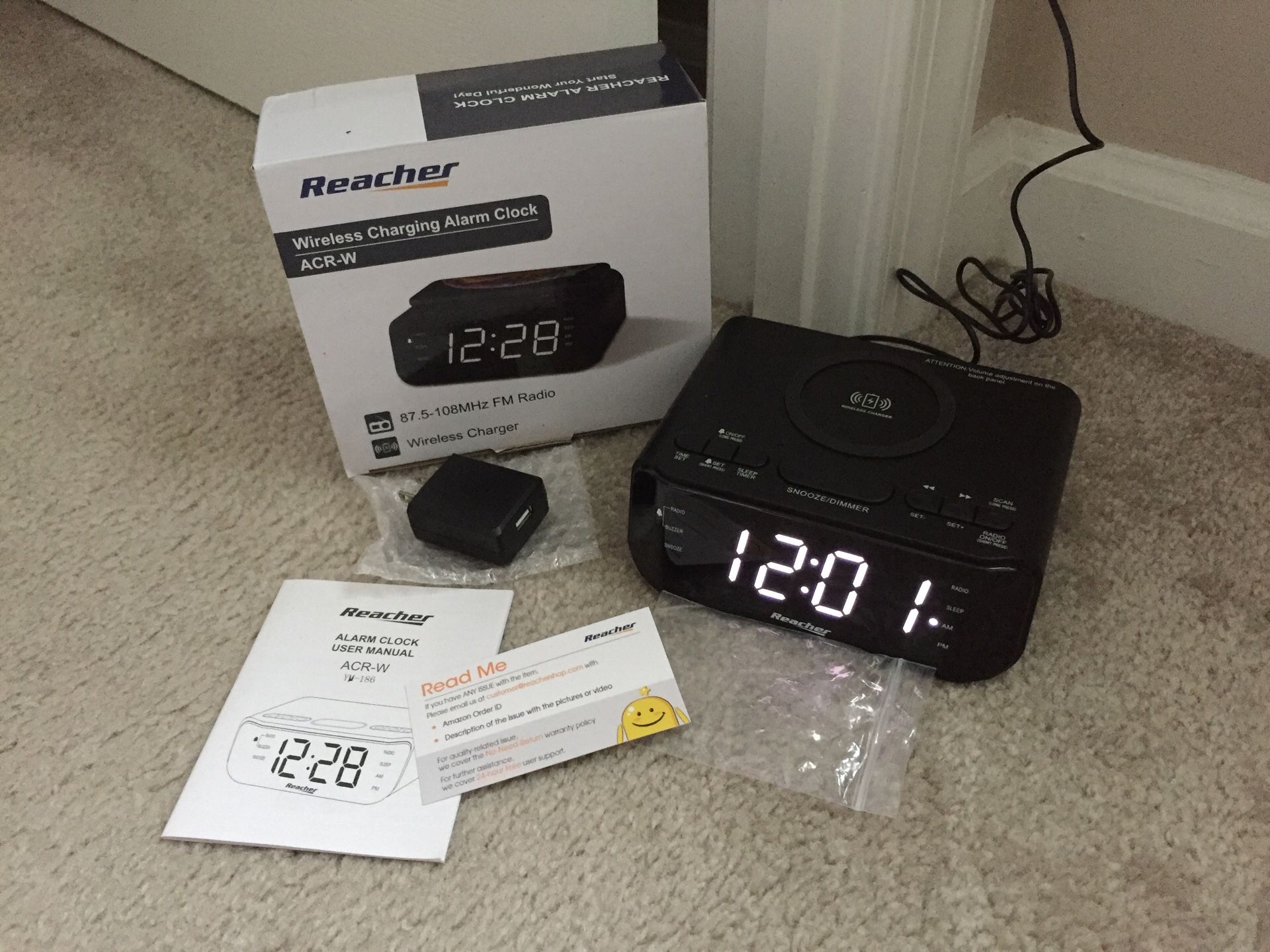 Brand new wireless charging radio alarm clock 2 phone charger 30 level volume sleep radio timer 6 level brightness wireless and usb iPhone charger