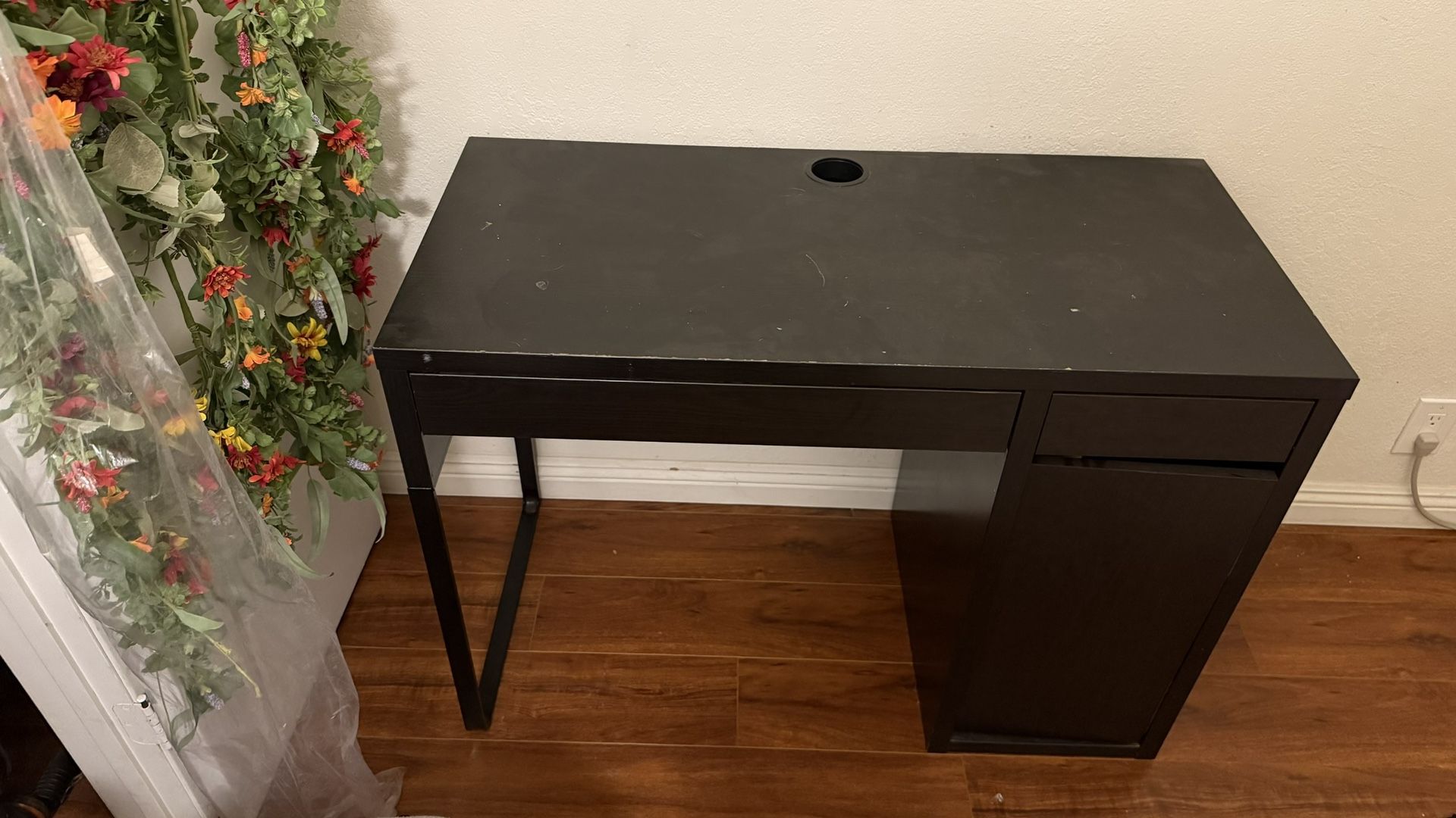 IKEA MICKE Desk (Black/Brown) – Great Condition