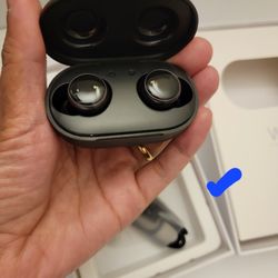 True Wireless Earbuds, TANGMAI W0 Bluetooth 5.0 Headphones with Microphones, 30H Playtime, Deep Bass, IPX7 Waterproof for Sports, Earphones with Clear