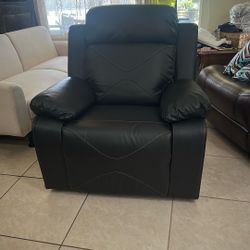 NEW RECLINER CHAIR