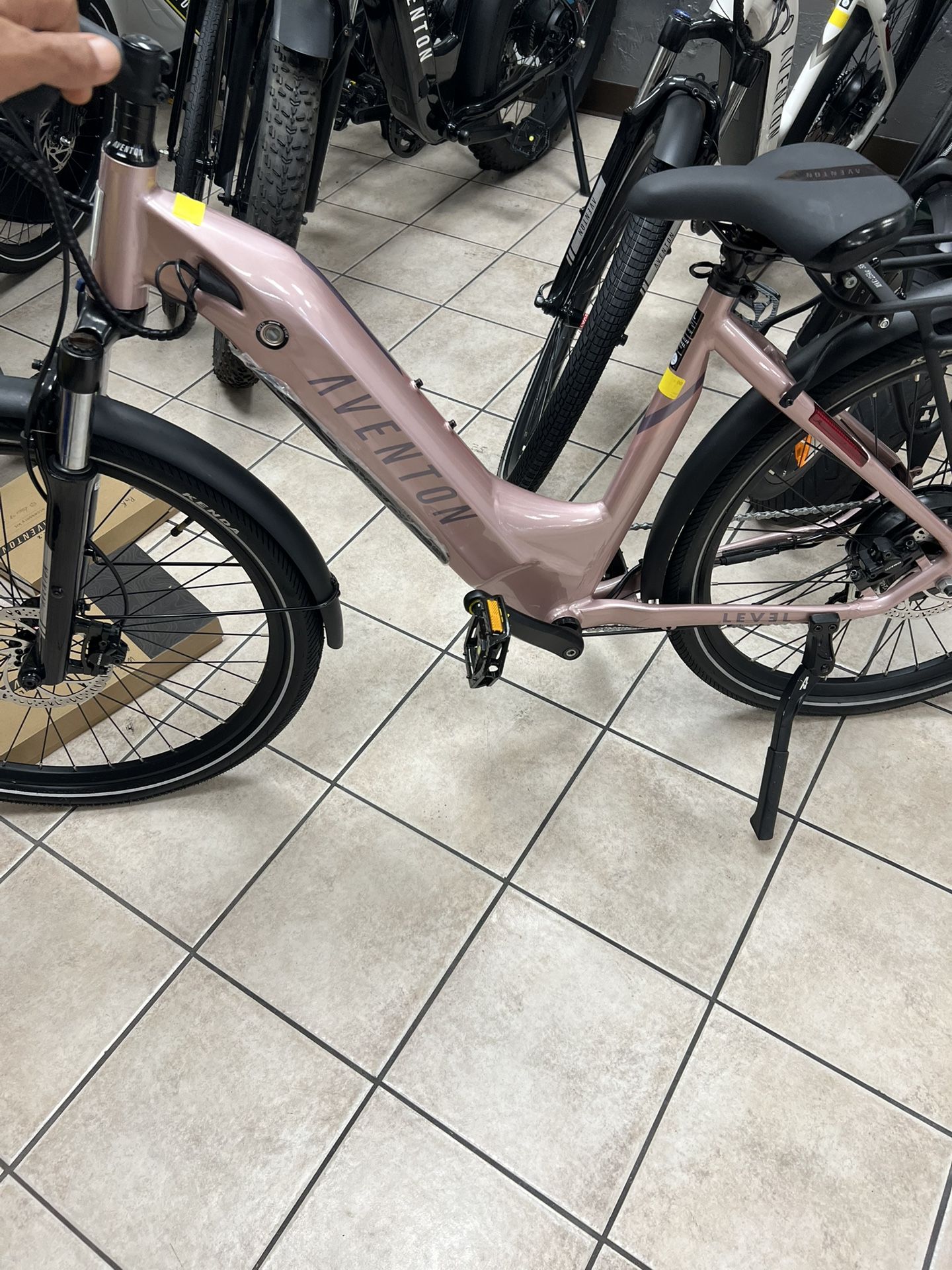 AVENTON LEVEL-2 E-bike